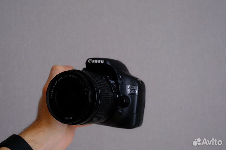 Зеркальный фотоаппарат Canon EOS 550D