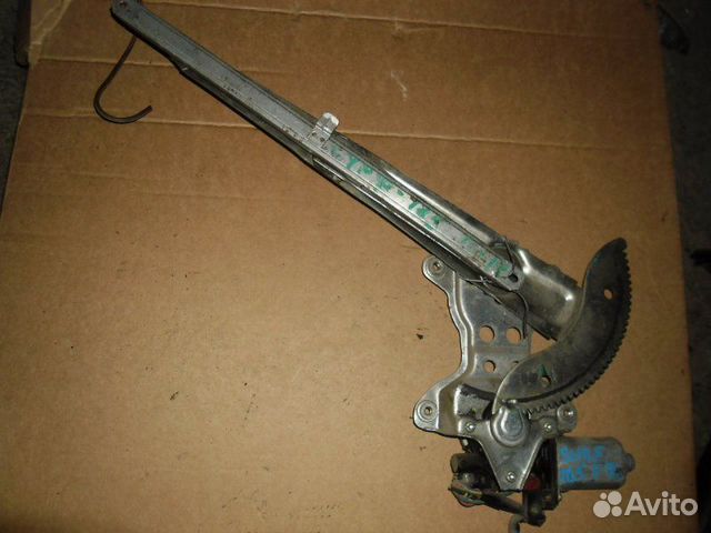 Стеклоподъемник двери передний правый Toyota Hilux