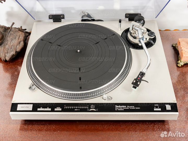 Technics SL-1600MK2 виниловый проигрыватель