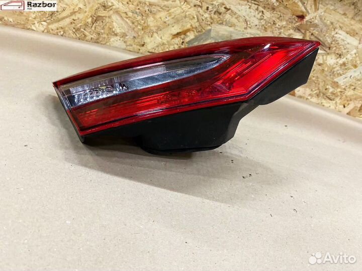Фонарь в багажную дверь Toyota Camry 70