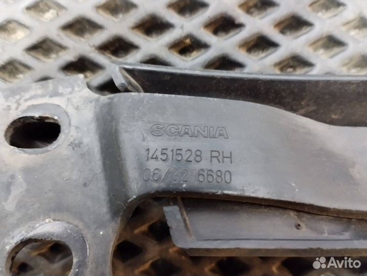 Петля капота правая Scania 5-series 1451528