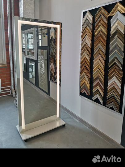 Зеркало светодиододное с подсветкой гримерное