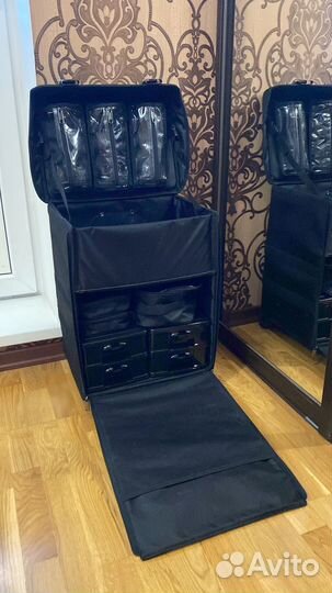 Чемодан на колесах для визажистов NYX