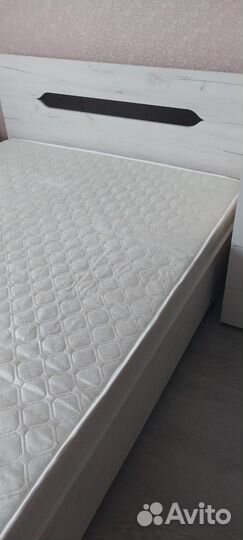 Кровать с матрасом