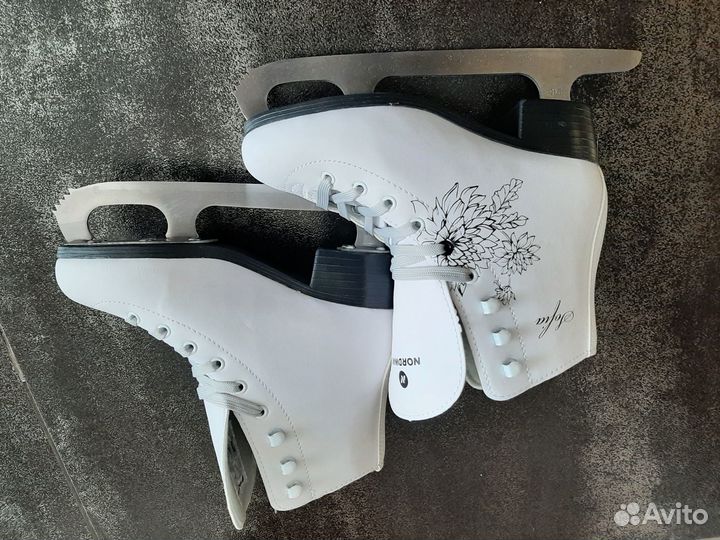 Коньки фигурные 35 размер для девочки