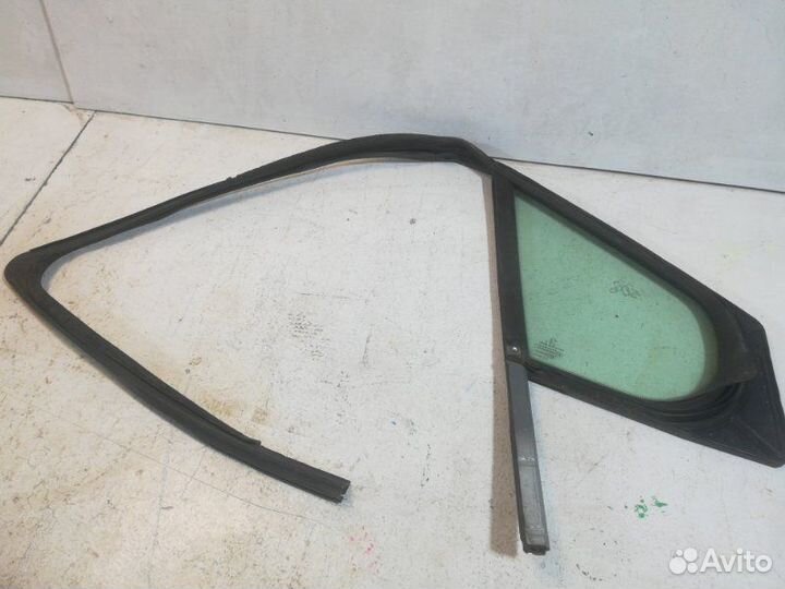 Стекло двери (форточка) заднее правое Peugeot 308