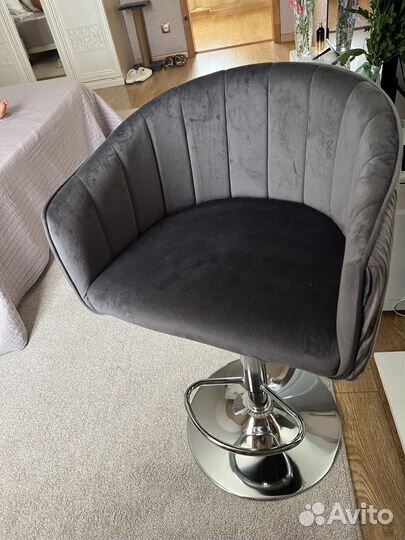 Полубарный стул (кресло)