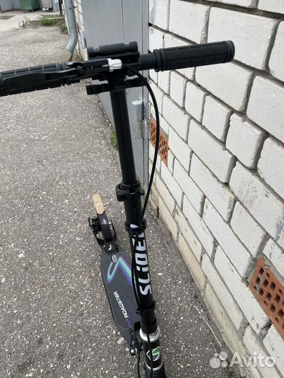 Самокат с амортизаторами и ручным тормозом