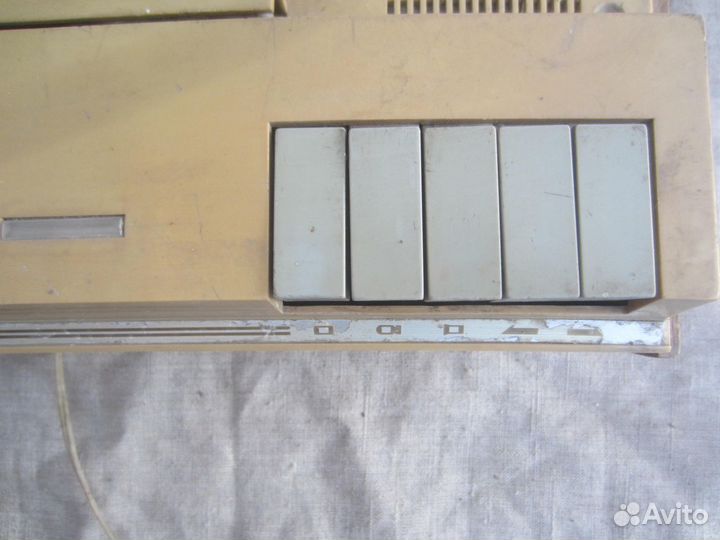 Магнитофон Daina под ремонт