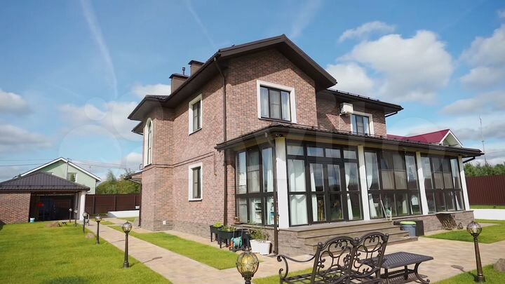 Дом 274 м² на участке 15 сот.