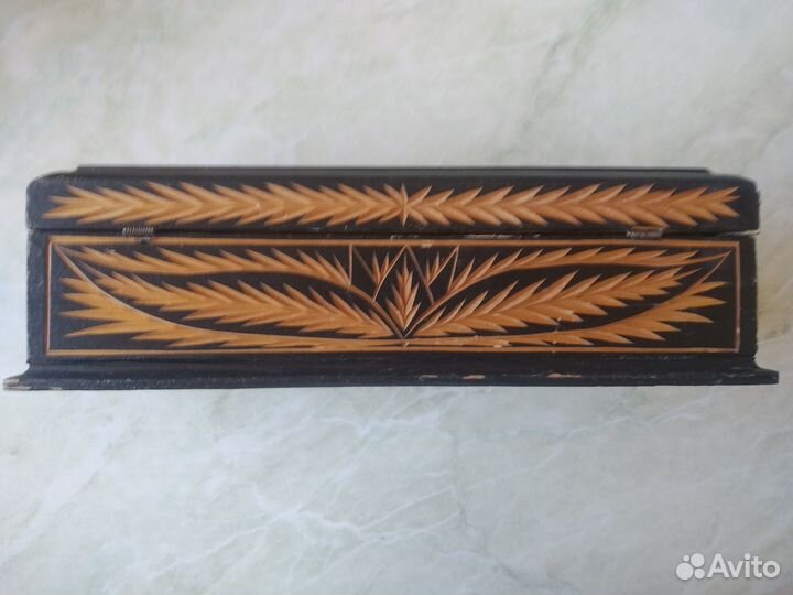 Шкатулка деревянная резная