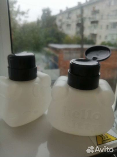 Ёмкость с помпой для жидкости