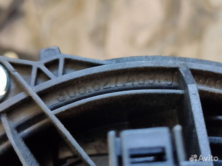 Ручка крышки багажника Фольксваген Гольф 6 Пассат