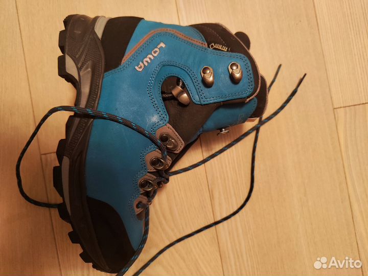 Трекинговые ботинки женские lowa