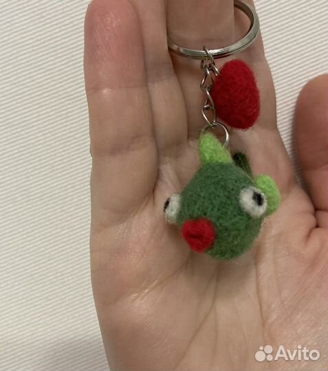 Игрушка брелок из шерсти рыбка ручной работы