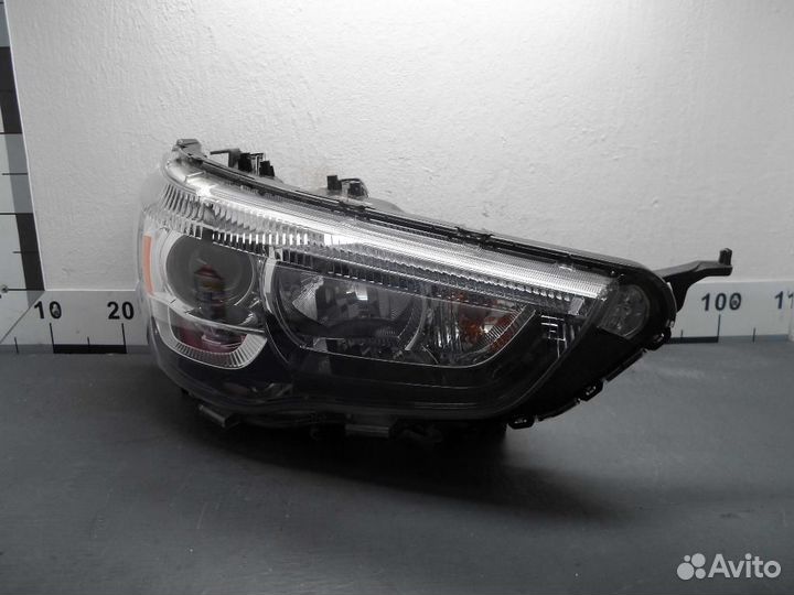 Фара правая Mitsubishi Outlander