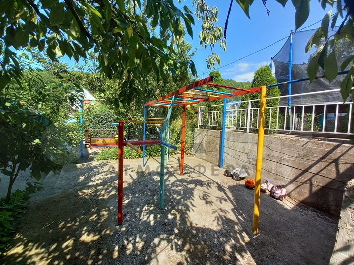 Дом 325 м² на участке 12 сот.