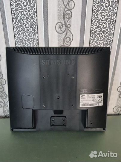 Монитор Samsung SyncMaster