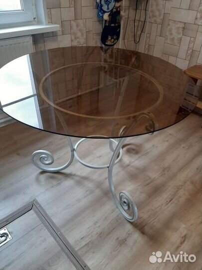 Кухонный стол стеклянный круглый