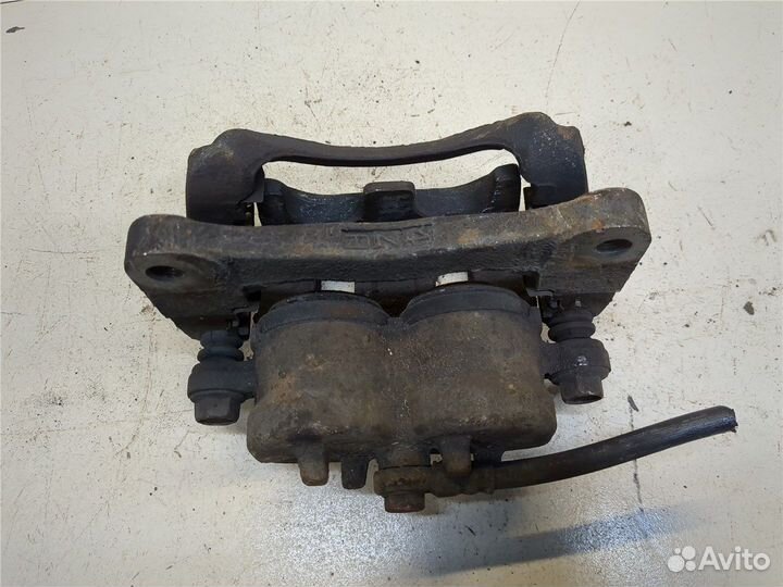 Суппорт Mitsubishi Grandis, 2005