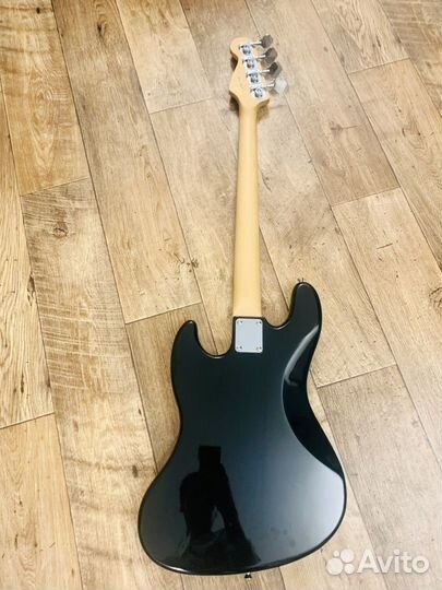 Бас-гитара реплика fender