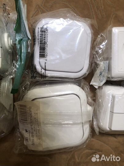 Розетки, выключатели двух и одно клавишные