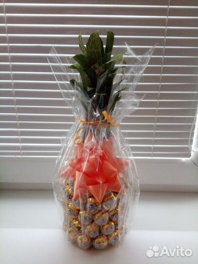 Ананас из конфет