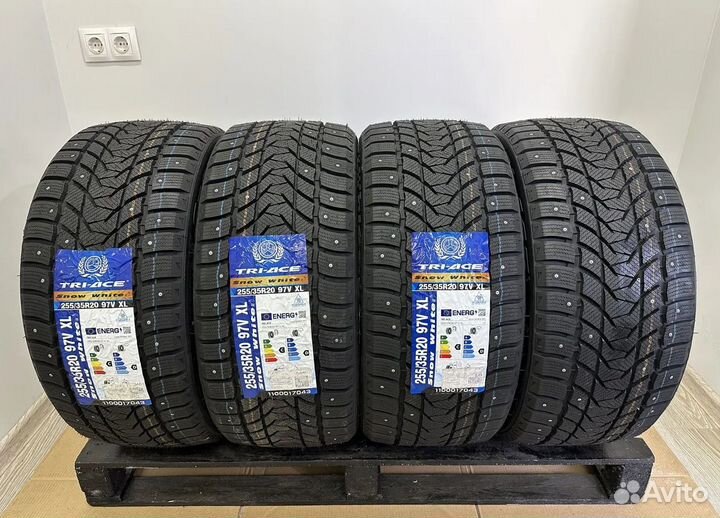 Tri Ace Snow White II 255/35 R20 64J