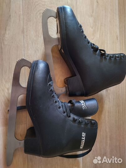 Продаю фигурные коньки черные Atemi Allure 37