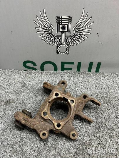 Кулак/цапфа задняя левая Toyota Auris 2013