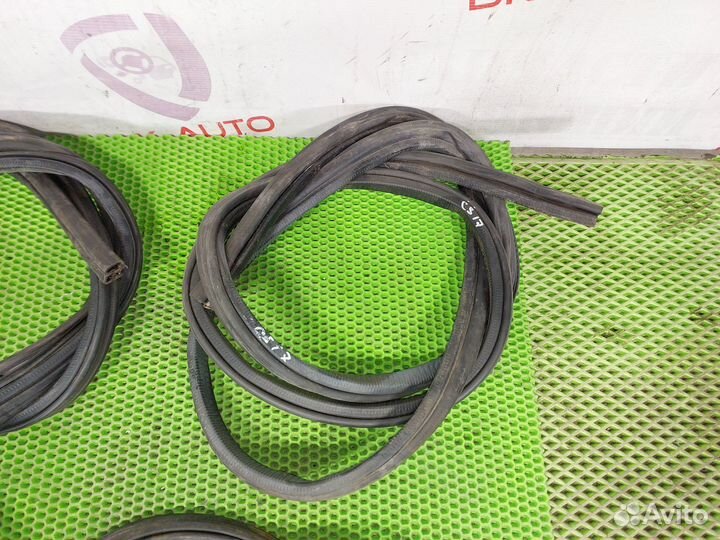 Уплотнители двер проемов Chevrolet Suburban GMT400