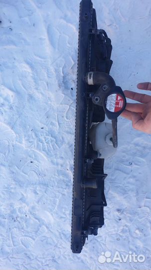 Радиатор охлаждения двигателя Honda freed spike