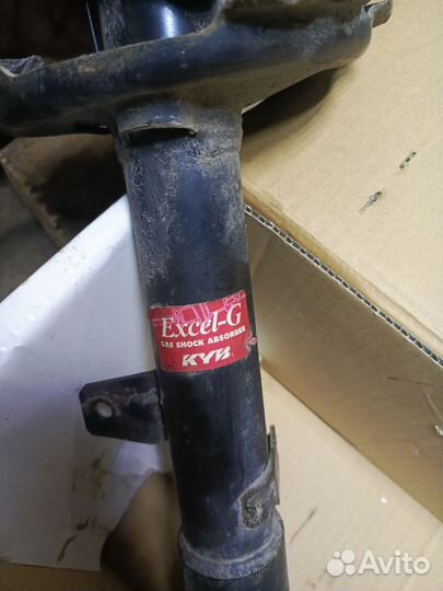 Задний амортизатор Toyota Highlander