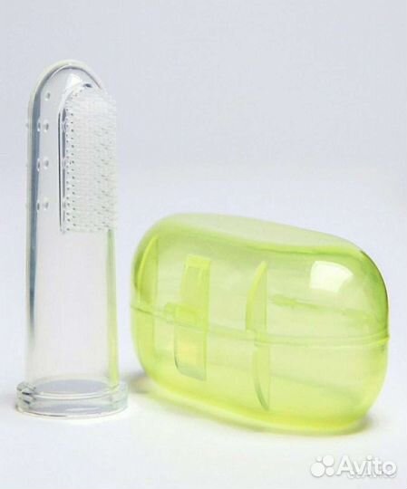 Игрушки, щётка, нагрудники,слюнявчики,посуда