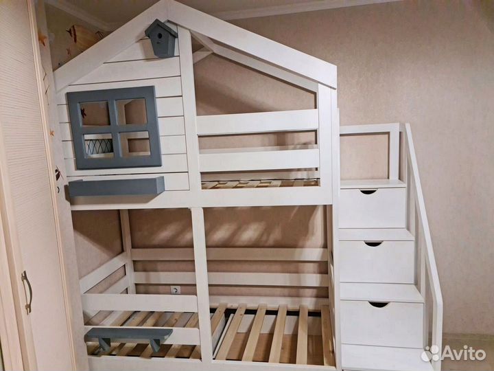 Детская кровать с бортиком