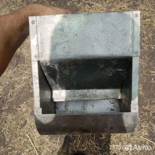 Бункерная кормушка для кроликов