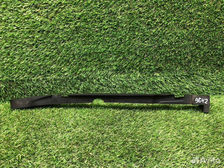 Уплотнитель левый Bmw 5 Series F10 N52B30AF