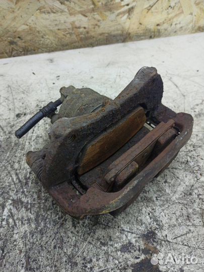 Тормозной суппорт передний левый Opel Astra J