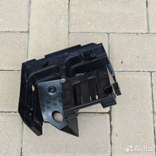 Кронштейн блока предохранителей VAG/ Skoda /VW /Аu