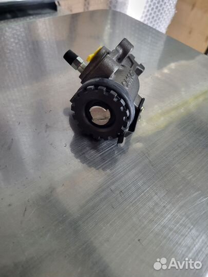 Цилиндр тормозной переднего правого колеса передни