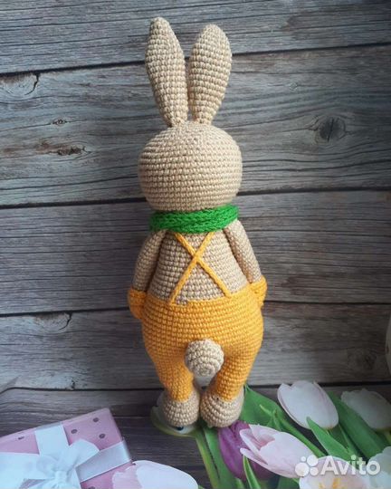 Вязаный заяц крючком ручной работы