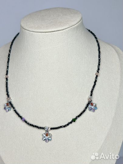 Чокер колье из шпинели со снежинками