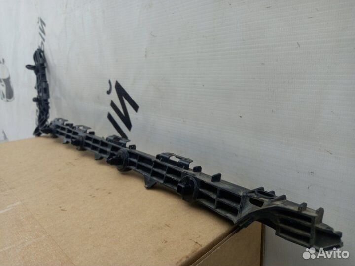 Крепление бампера заднее левое Toyota Camry 50