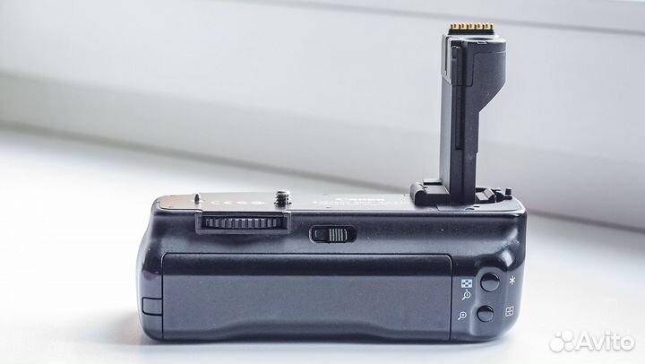 Батарейный блок Canon Battery Grip BG-E2N