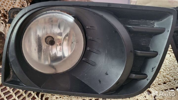 Противотуманные фары Секвойя 2008г
