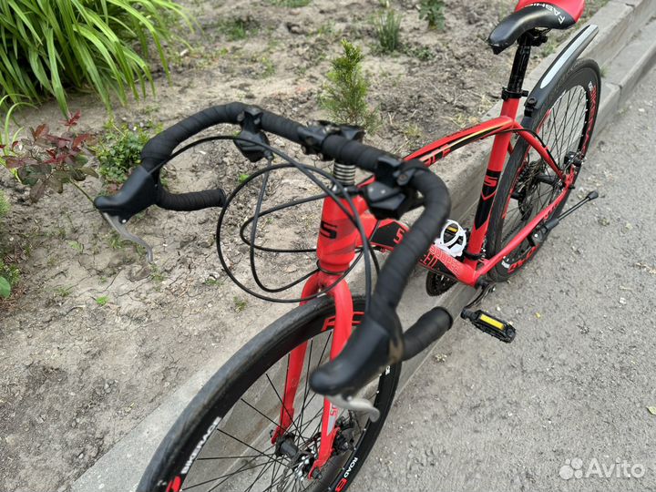 Шоссейнный скоростной велосипед