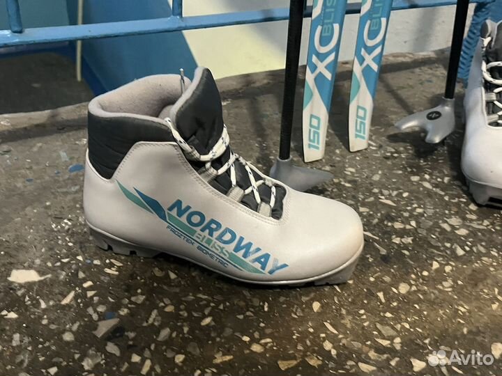 Беговые лыжи,лыжные ботинки,лыжные палки