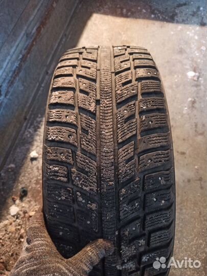 Kumho I'Zen KW22 215/60 R16