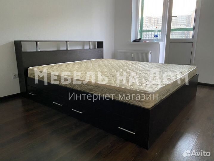 Кровать с матрасом