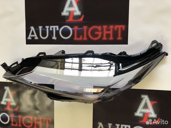 Стекло фары Toyota Camry V70 2017-н.в. LED левое